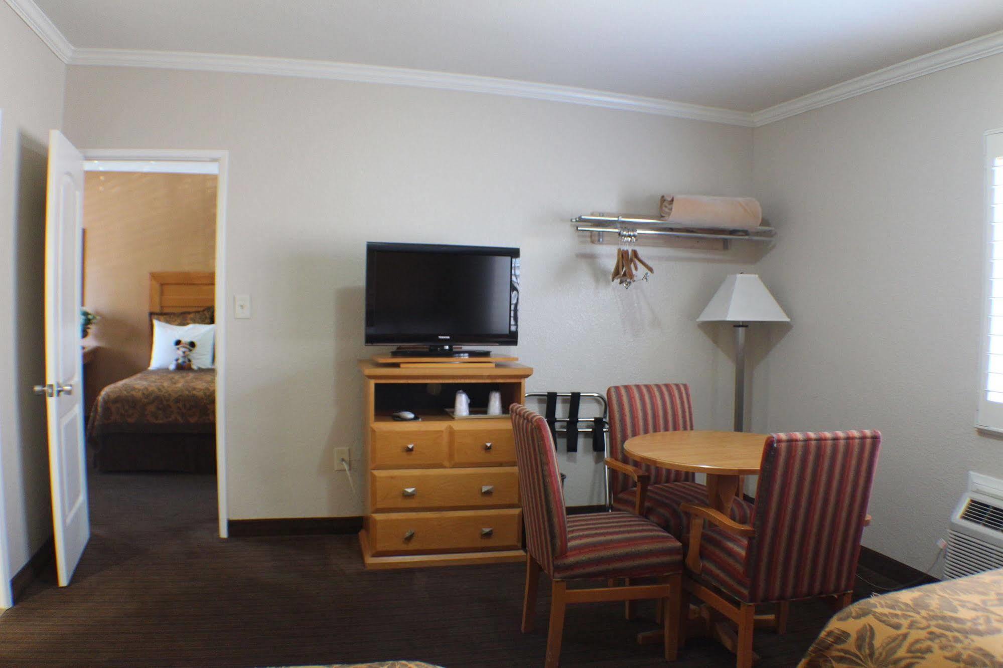 Anaheim Islander Inn And Suites Near Park And Convention Center Ngoại thất bức ảnh
